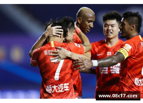 中超云南队新秀崭露头角：球员风采赢得球迷关注